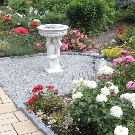 Apartment At The Rose Garden *